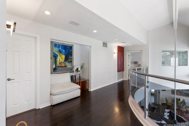 Interior, Recessed Lighting, Wood Texture Flooring