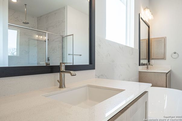Bathroom, Interior, Marble Walls, Recessed Lighting