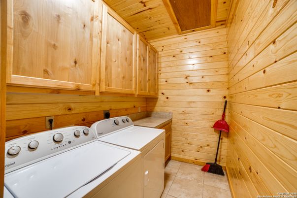 Interior, Washer, Wooden Ceilings, Wooden Walls