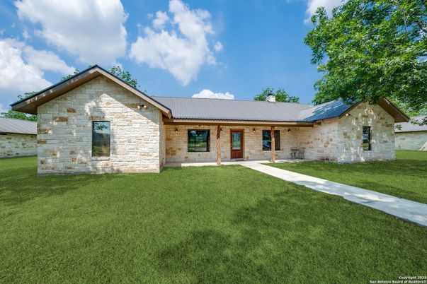 Backyard, Exterior, Facade, Ranch