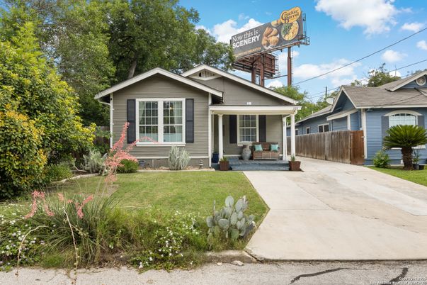 Exterior, Facade, American Craftsman