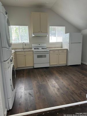 Interior, Kitchen, Washer, Wood Texture Flooring