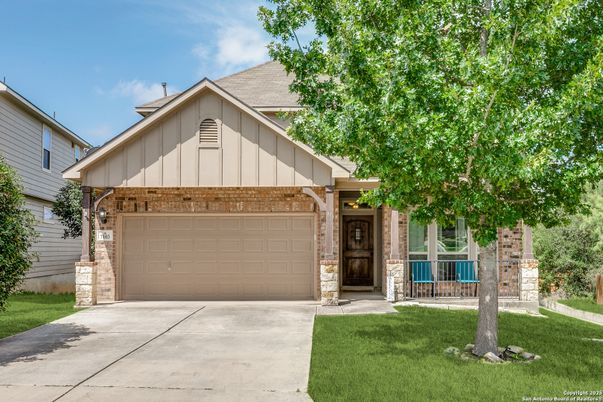 Attached, Exterior, Facade, American Craftsman