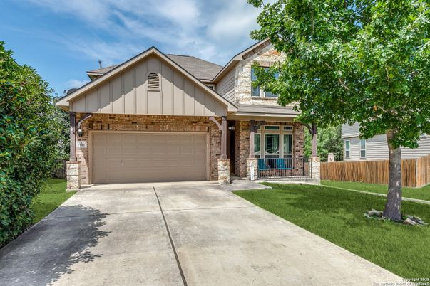 Attached, Exterior, Facade, American Craftsman