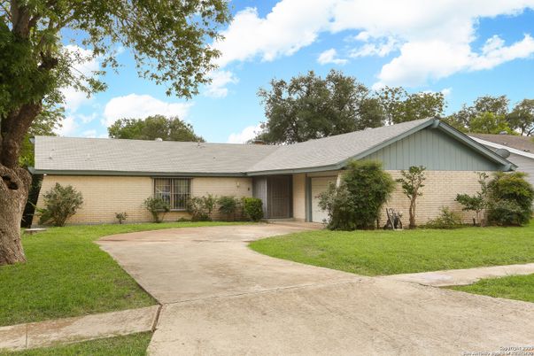 Backyard, Exterior, Facade, Ranch