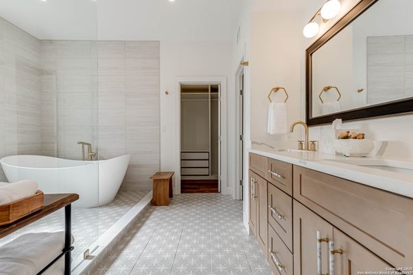 Bathroom, Dual Sink Vanities, Free Standing Baths, Interior, Recessed Lighting
