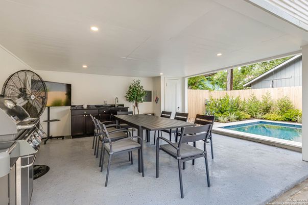 Exterior, Pool, Recessed Lighting