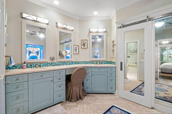Bathroom, Interior, Recessed Lighting