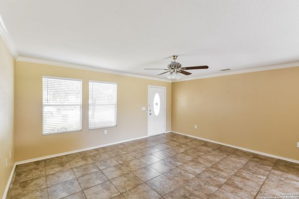 Empty room, Interior