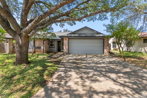 Attached, Exterior, Facade, Brick Facade, Ranch