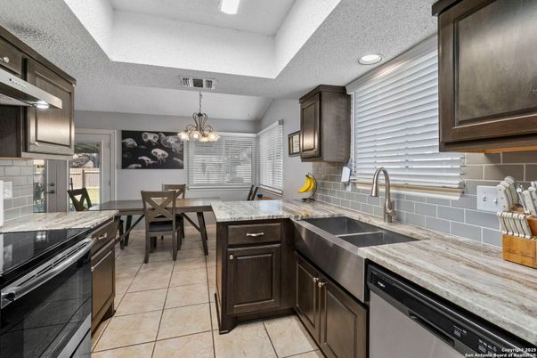 Chandelier, Dining room, Interior, Kitchen, Recessed Lighting, Stainless Steel Appliances