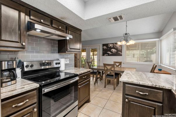 Chandelier, Dining room, Interior, Kitchen, Pendant Lights, Stainless Steel Appliances