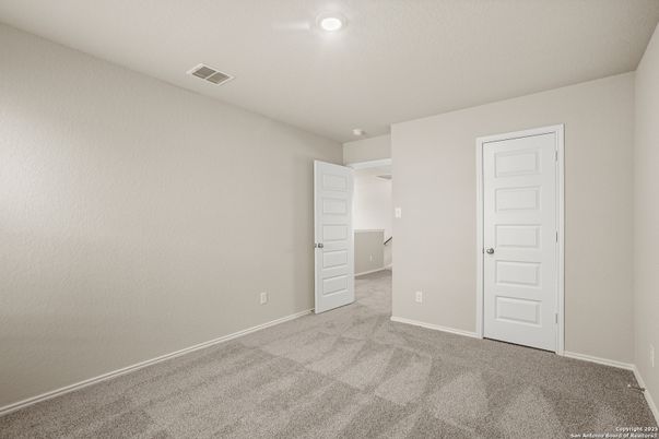 Empty room, Interior