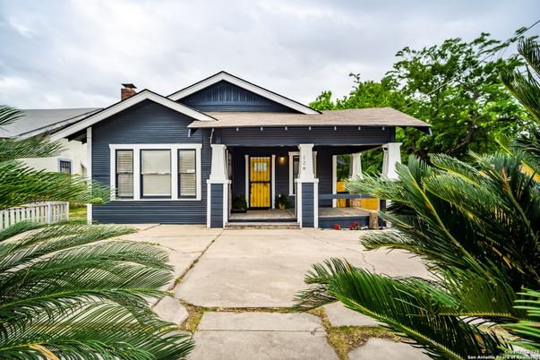 Exterior, Facade, American Craftsman