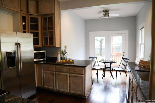 Dining room, Interior, Kitchen, Stainless Steel Appliances, Wood Texture Flooring