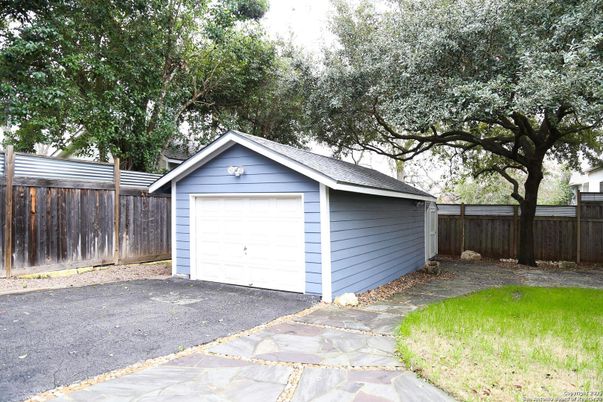 Detached Garage, Exterior