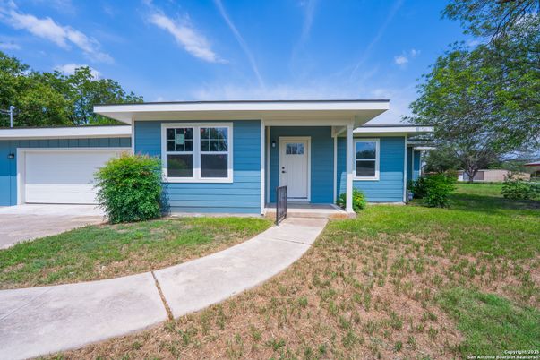 Attached, Exterior, Facade, Ranch