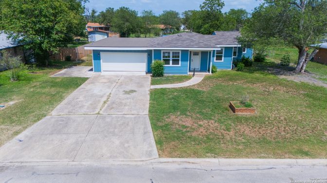 Attached, Exterior, Facade, Ranch