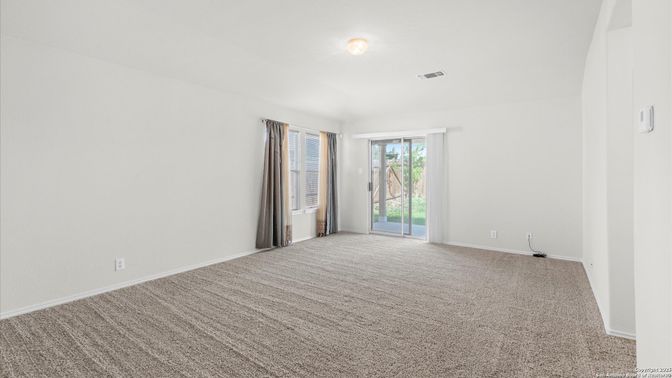 Empty room, Interior