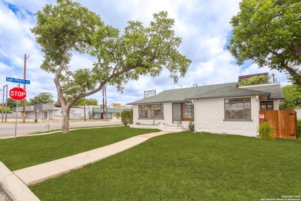 Backyard, Exterior, Facade, Ranch