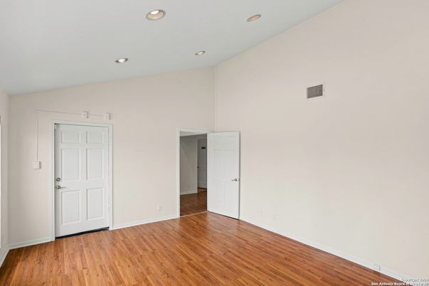 Empty room, Interior, Recessed Lighting, Wood Texture Flooring