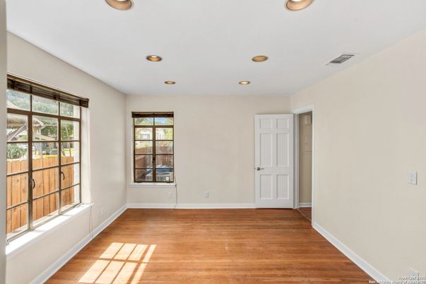 Empty room, Interior, Recessed Lighting, Wood Texture Flooring
