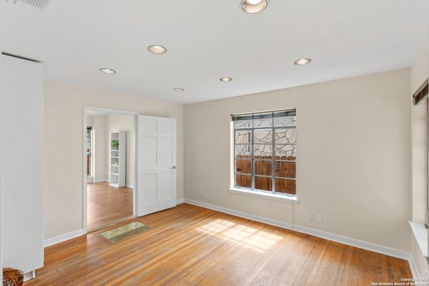 Empty room, Interior, Recessed Lighting, Wood Texture Flooring