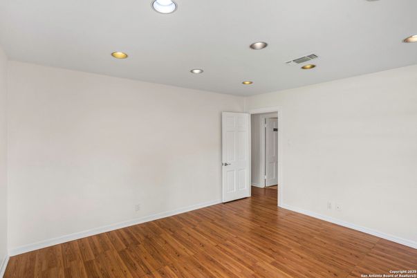 Empty room, Interior, Recessed Lighting, Wood Texture Flooring