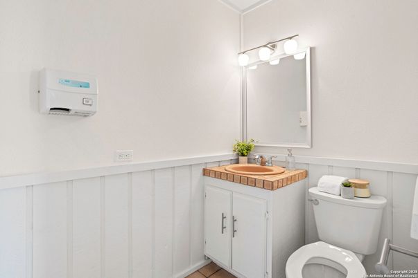 Bathroom, Interior, Tile Countertops