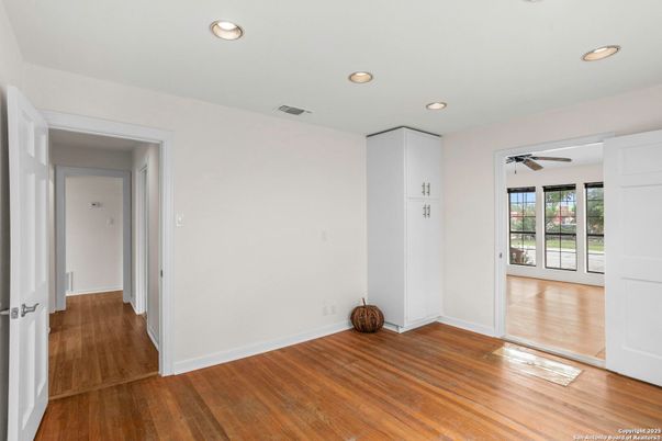 Empty room, Interior, Recessed Lighting, Wood Texture Flooring