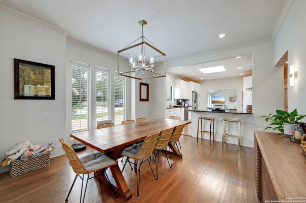 Dining room, Interior, Kitchen, Pendant Lights, Recessed Lighting, Wood Texture Flooring