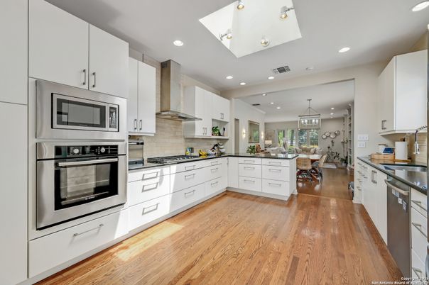 Chandelier, Dining room, Interior, Kitchen, Pendant Lights, Recessed Lighting, Stainless Steel Appliances, Wood Texture Flooring