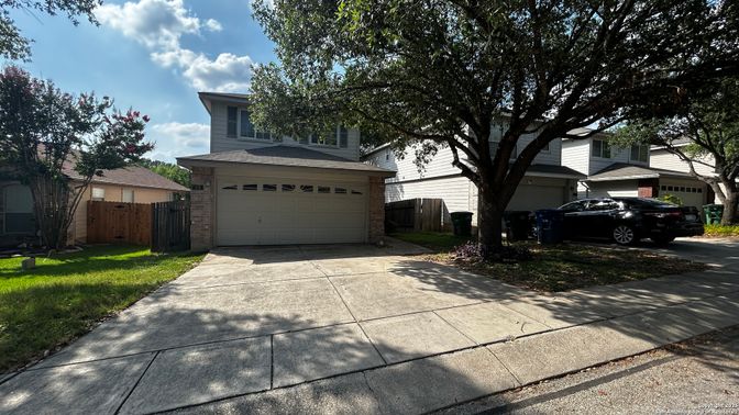 Attached, Exterior, Facade, Split Level