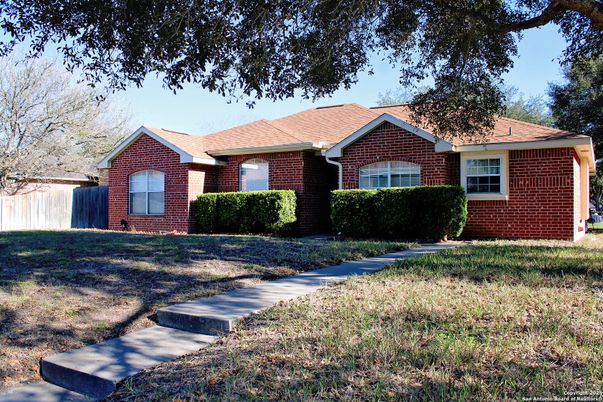 Exterior, Facade, Brick Facade, Ranch