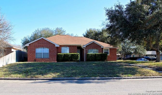 Exterior, Facade, Brick Facade, Ranch