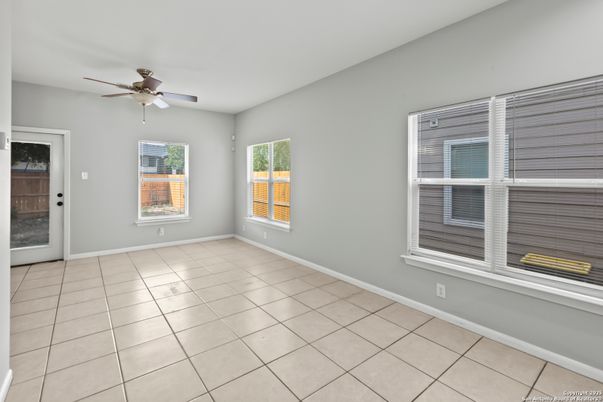 Empty room, Interior