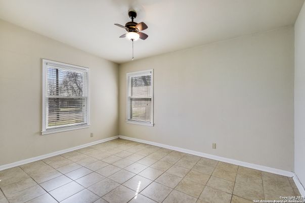 Empty room, Interior