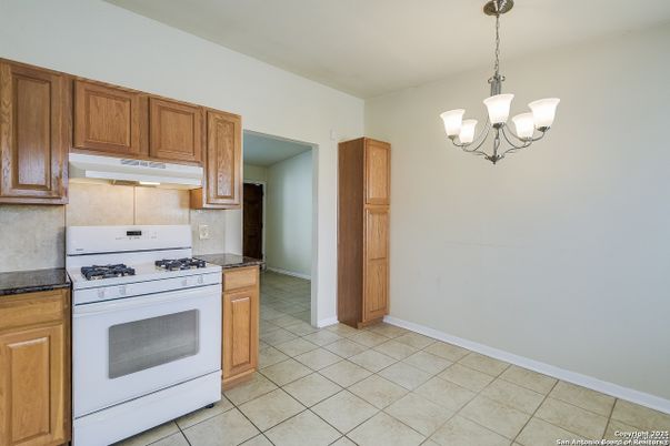 Chandelier, Interior, Kitchen