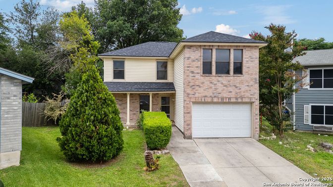 Attached, Exterior, Facade, Brick Facade, Split Level