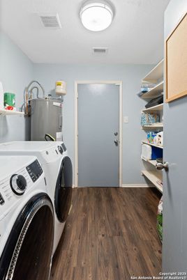 Interior, Washer, Wood Texture Flooring