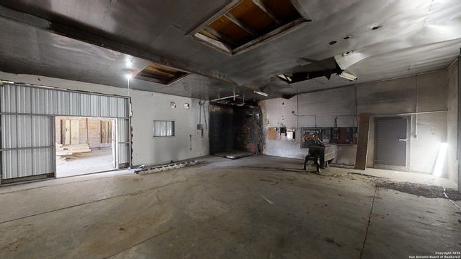 Garage, Interior