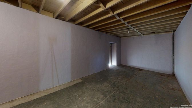 Empty room, Interior, Wooden Beams