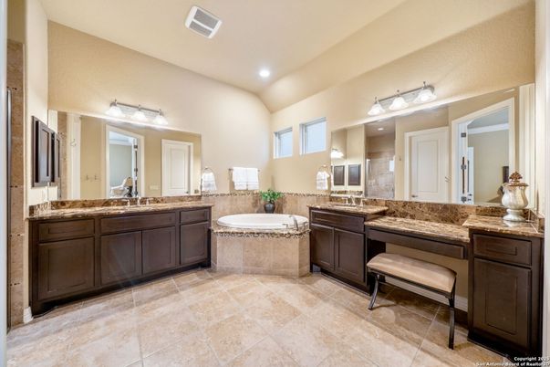 Bathroom, Dual Sink Vanities, Interior, Recessed Lighting