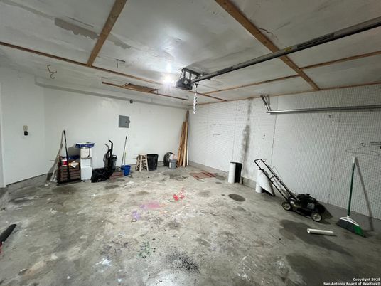 Garage, Interior