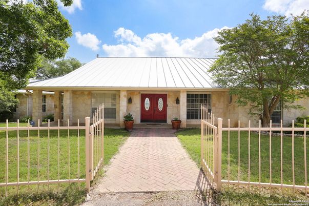 Backyard, Exterior, Facade, Ranch
