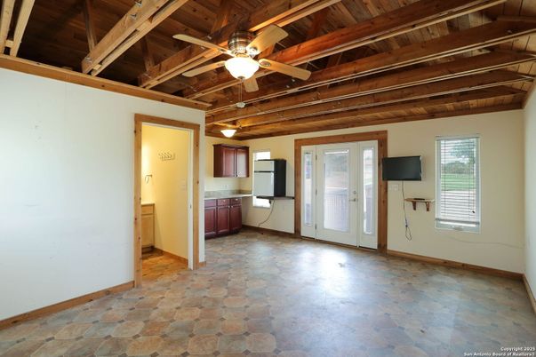 Empty room, Interior, Wooden Beams, Wooden Ceilings