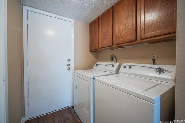 Interior, Washer, Wood Texture Flooring