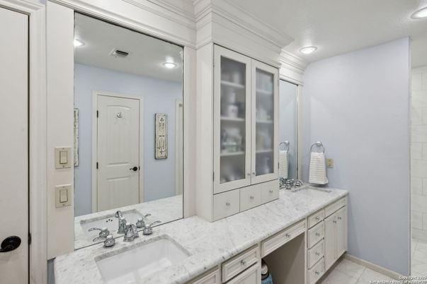 Bathroom, Dual Sink Vanities, Interior, Recessed Lighting