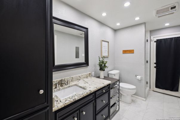 Bathroom, Interior, Recessed Lighting