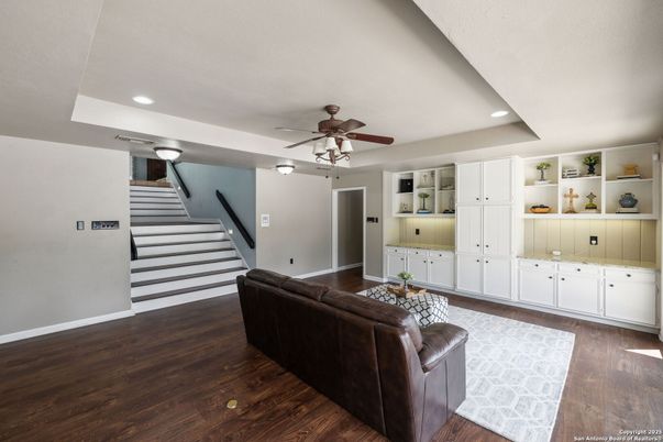 Interior, Living room, Recessed Lighting, Wood Texture Flooring